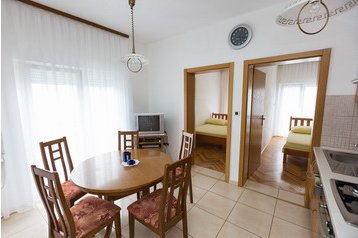 Hrvatska Privát Donji Okrug, Eksterijer